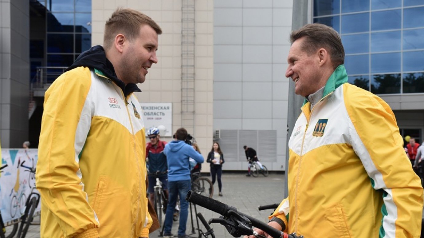 Виктор Кувайцев и Юрий Ильин приняли участие в велопараде