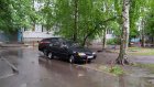 Жительница дома на улице Ладожской возмущена парковкой на газоне