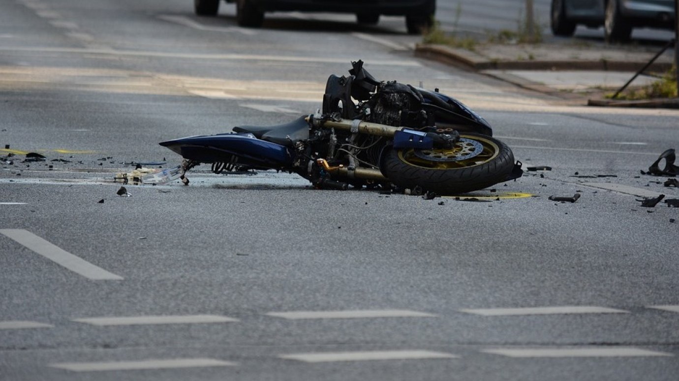 В Заречном мотоциклист оказался в больнице после столкновения с Renault