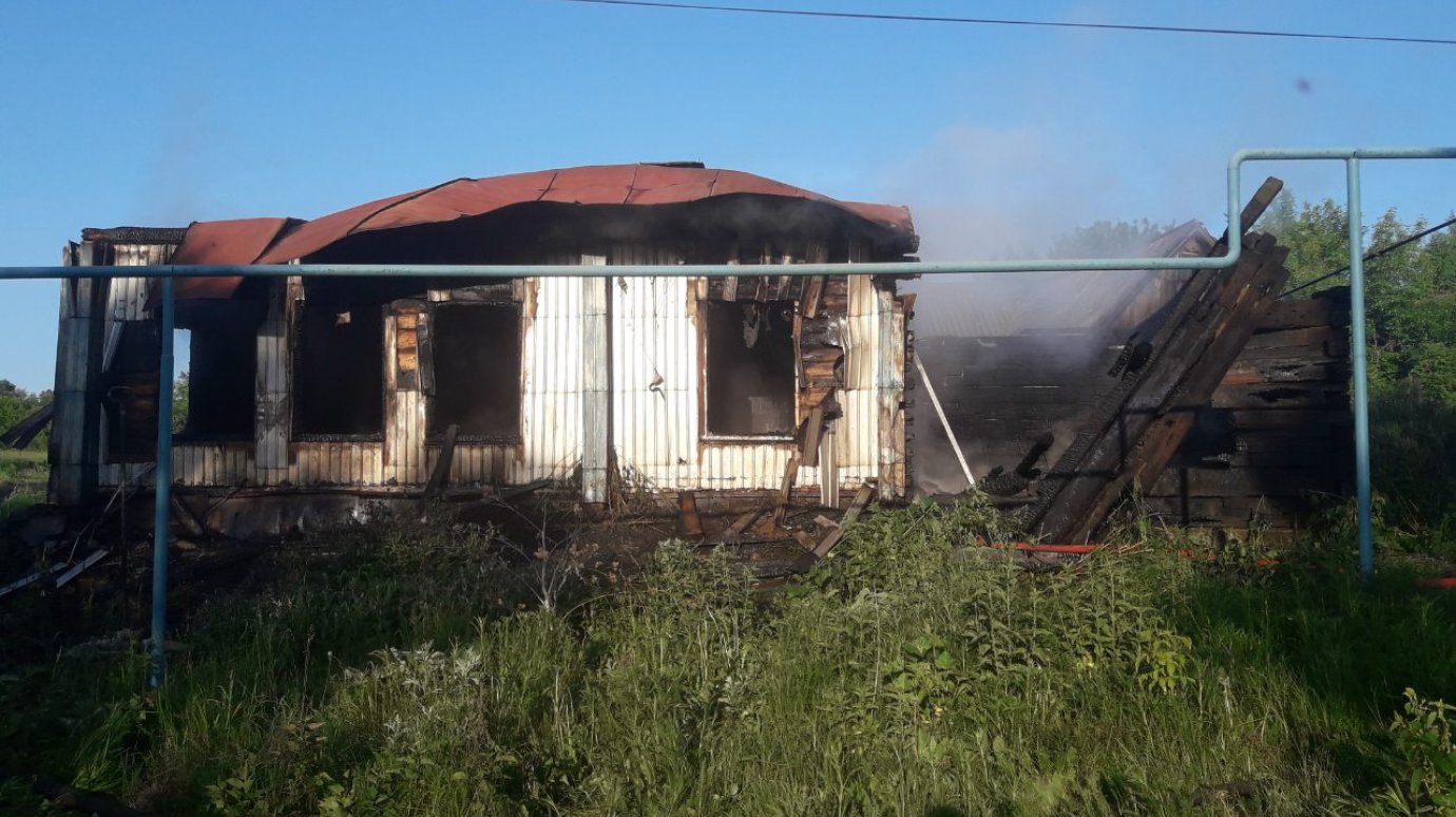 Следователи назвали возможную причину пожара в Бековском районе