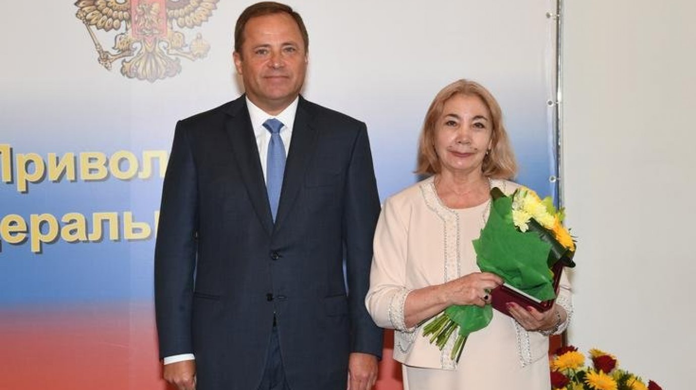 Артистке драмтеатра Галине Репной вручили государственную награду