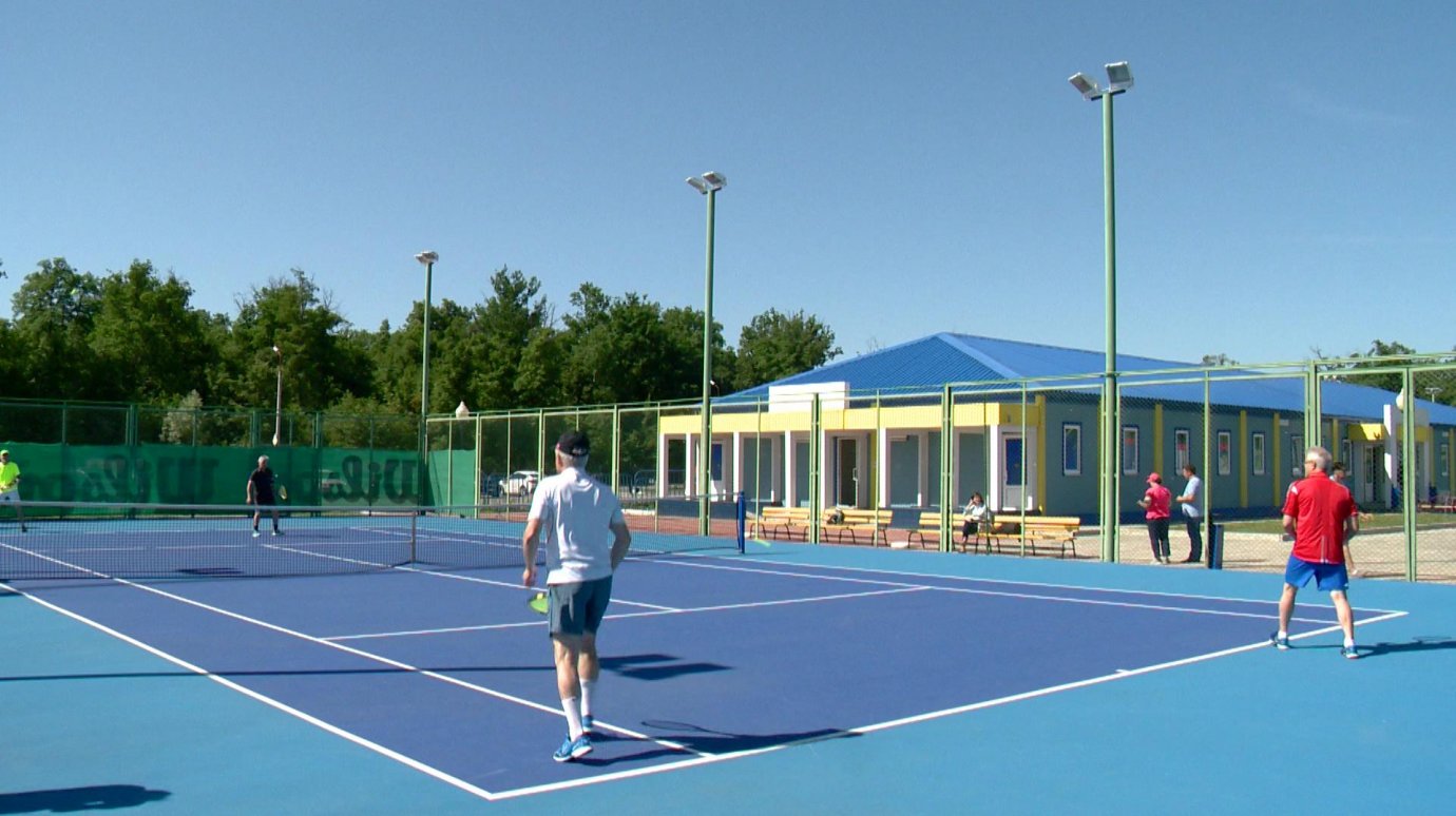 В Пензе в 20-й раз организовали турнир по теннису среди ветеранов