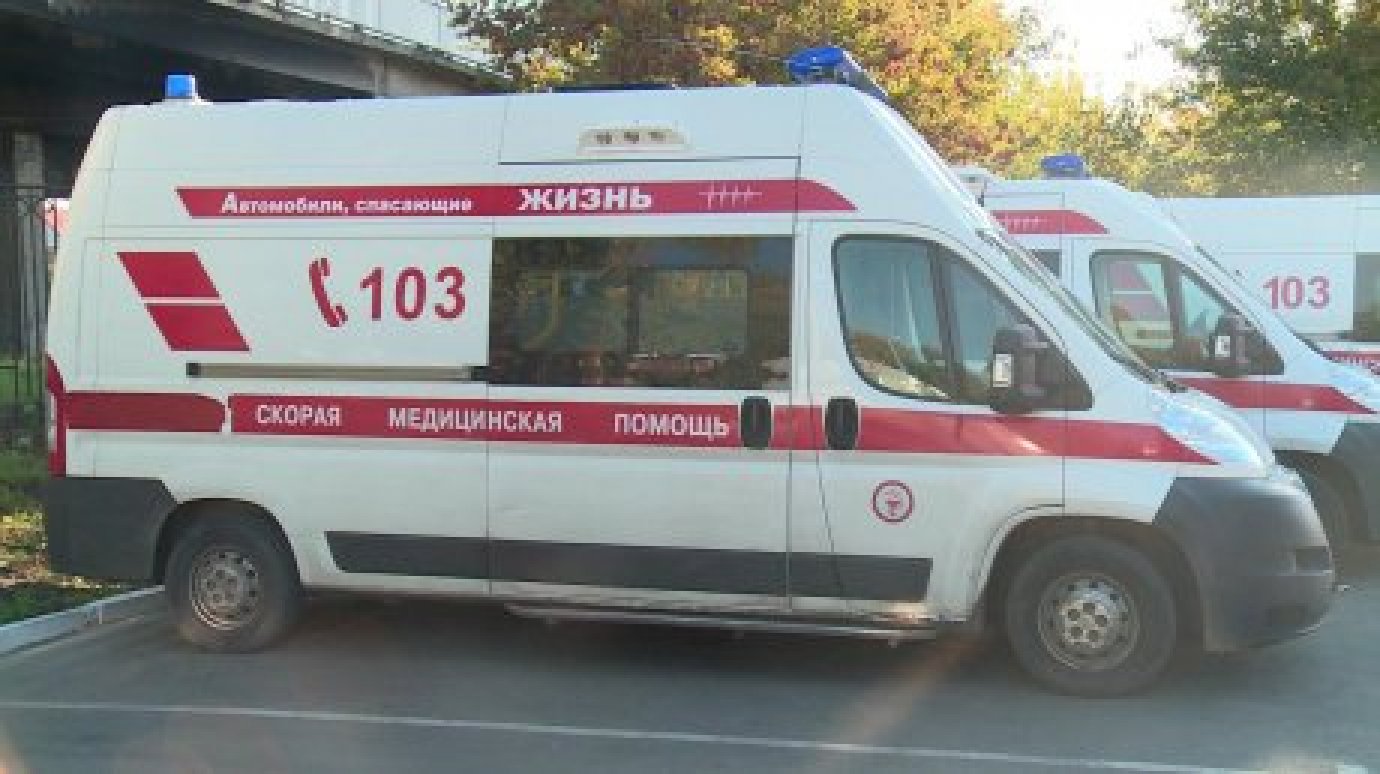 В Пензе сотрудники скорой помощи уронили пациентку с носилок на асфальт
