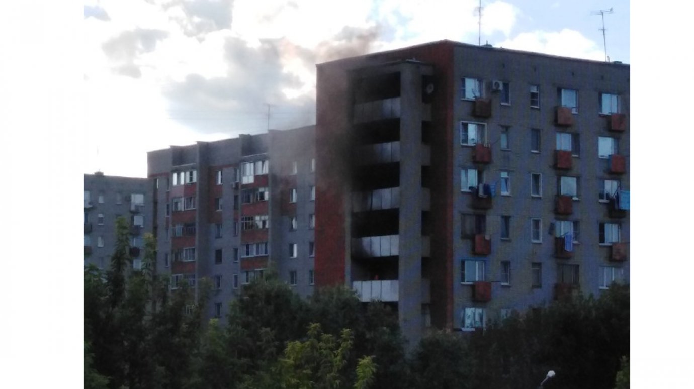 Житель улицы Минской сбросил с балкона горящий мусор