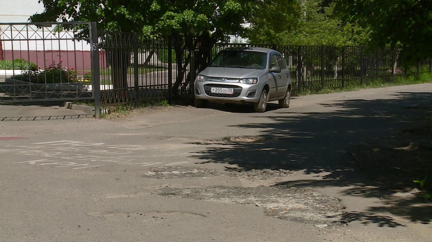 Жители улицы Кижеватова критикуют дороги между домами