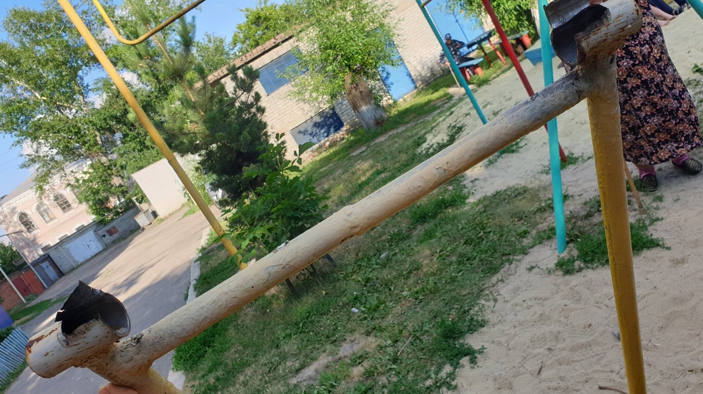 В Кузнецке ребенок получил травмы на детской площадке