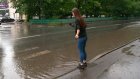 На переходе на улице Дзержинского во время дождя образуются лужи