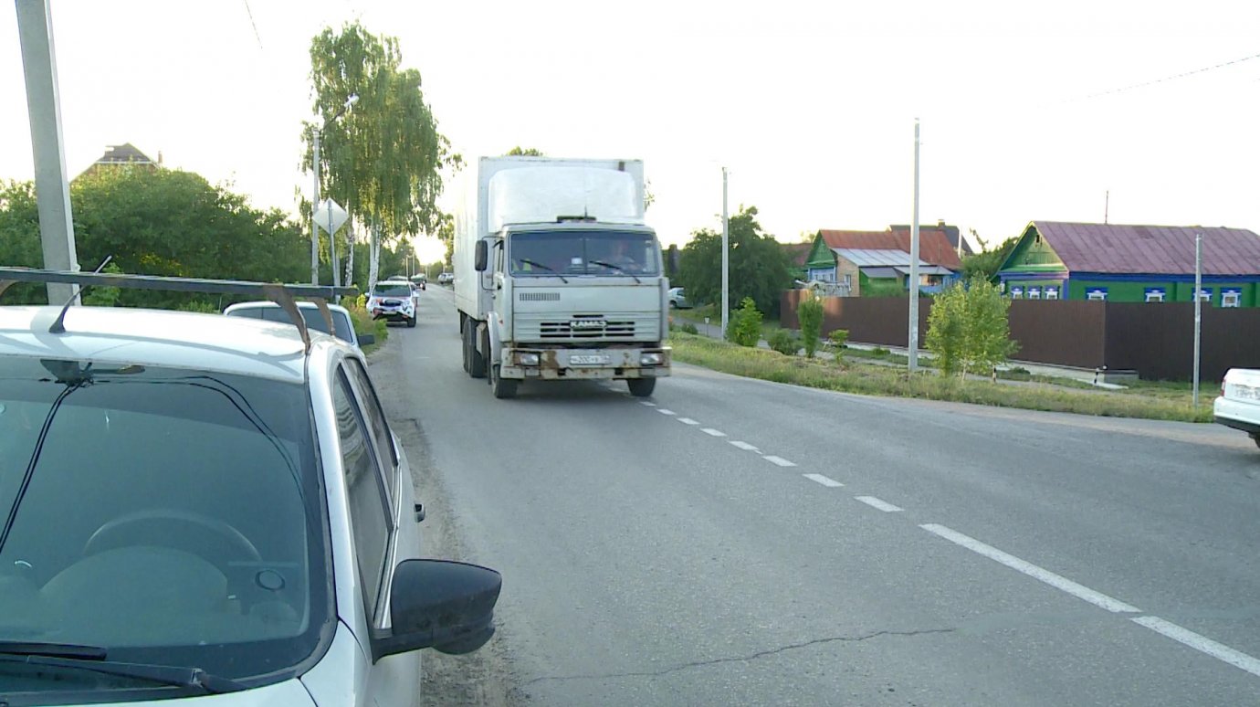 Жителям улицы Мереняшева отказали в просьбе запретить проезд грузовиков