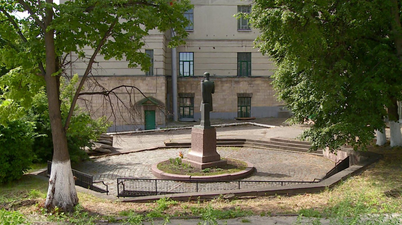 Памятник Лермонтову на ул. Кирова планируют повернуть на 45 градусов