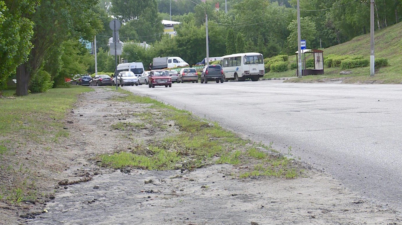 Жители Красных Кирпичиков нуждаются в тротуаре и пешеходном переходе