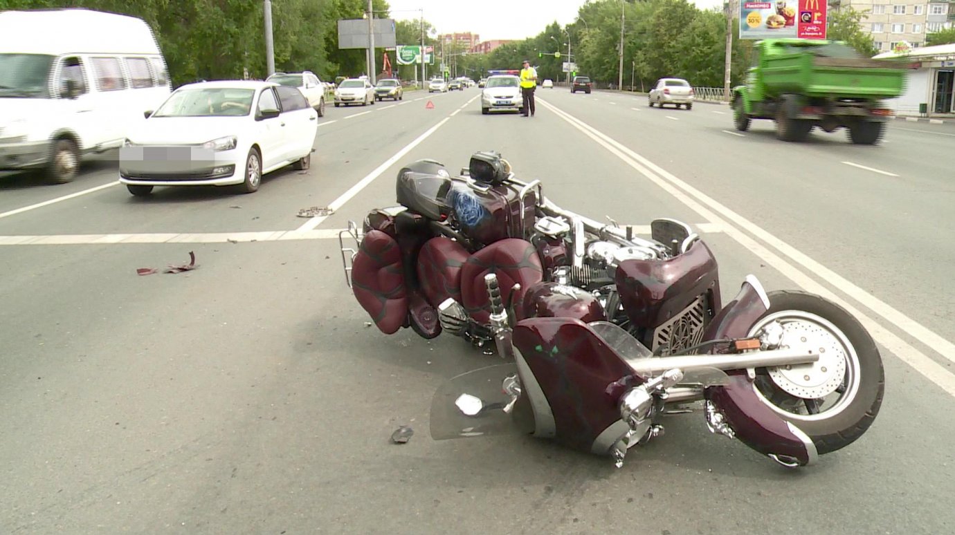В Пензе в ДТП с иномаркой и мотоциклом люди серьезно не пострадали