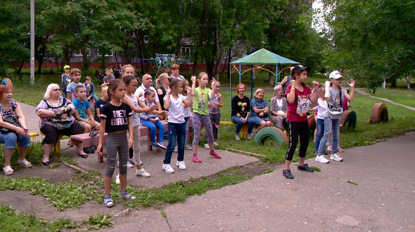 Жители проспекта Строителей, 112, устроили праздник двора
