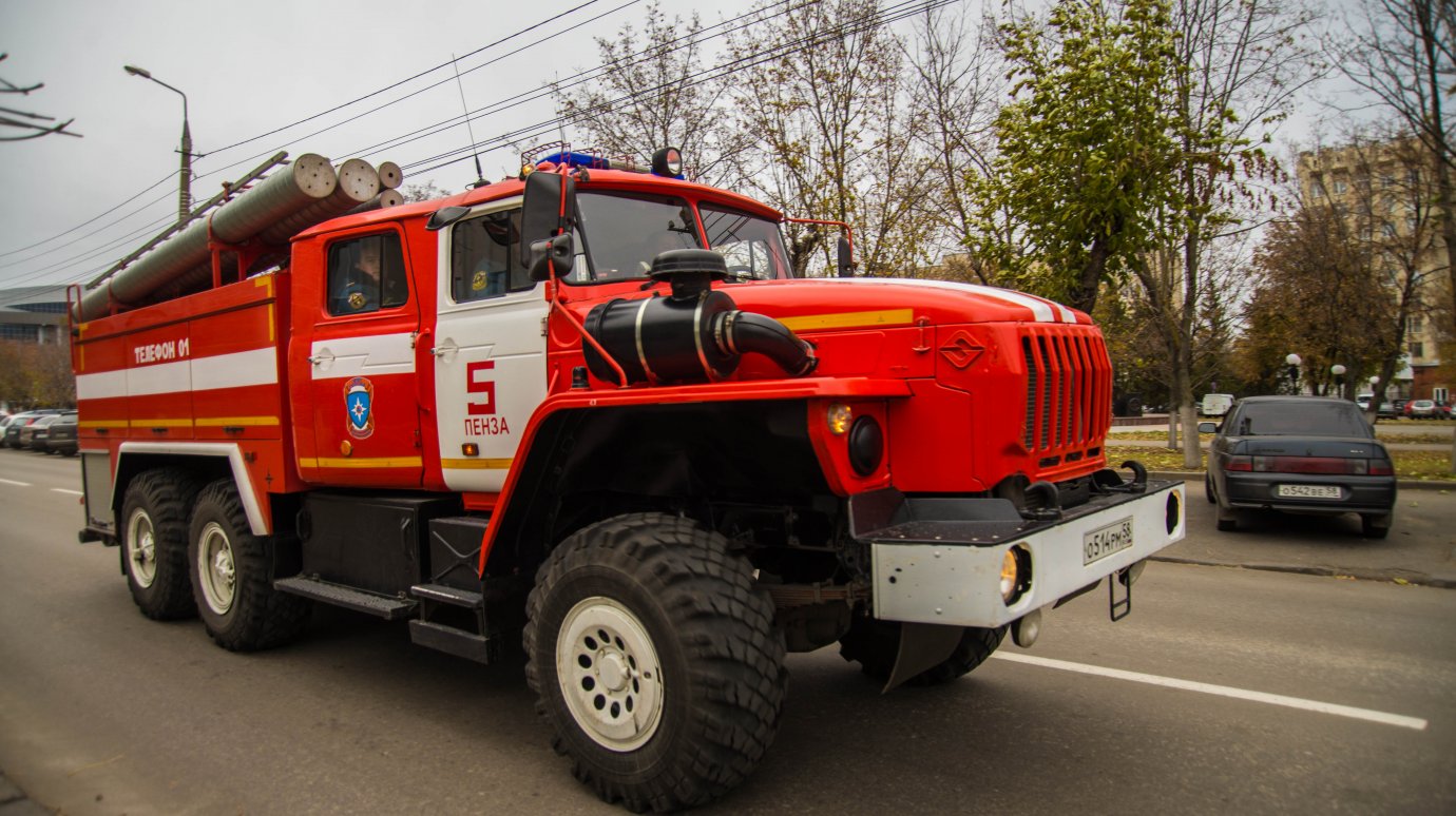 В Пензе пожарные эвакуировали пять человек и спасли еще одного