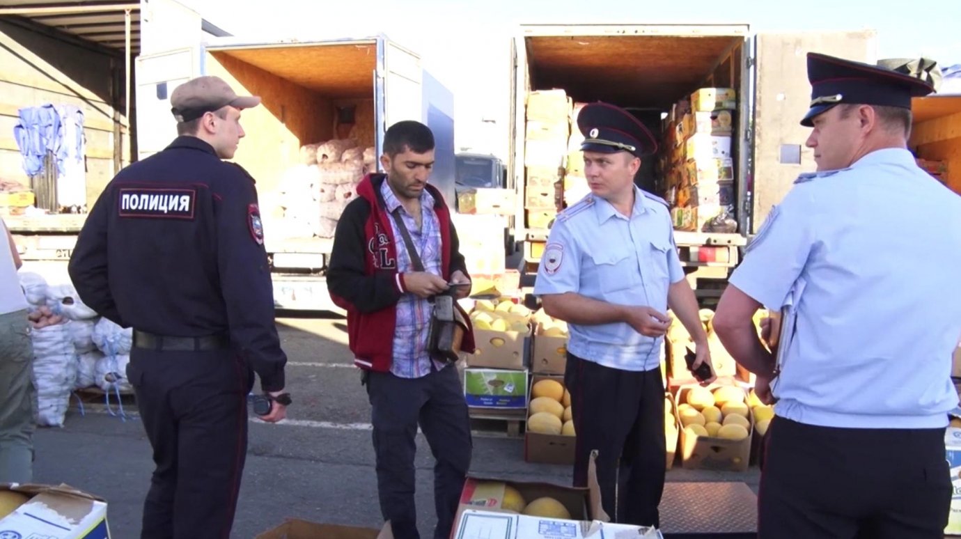 В Пензе полиция задержала 20 иностранцев без документов
