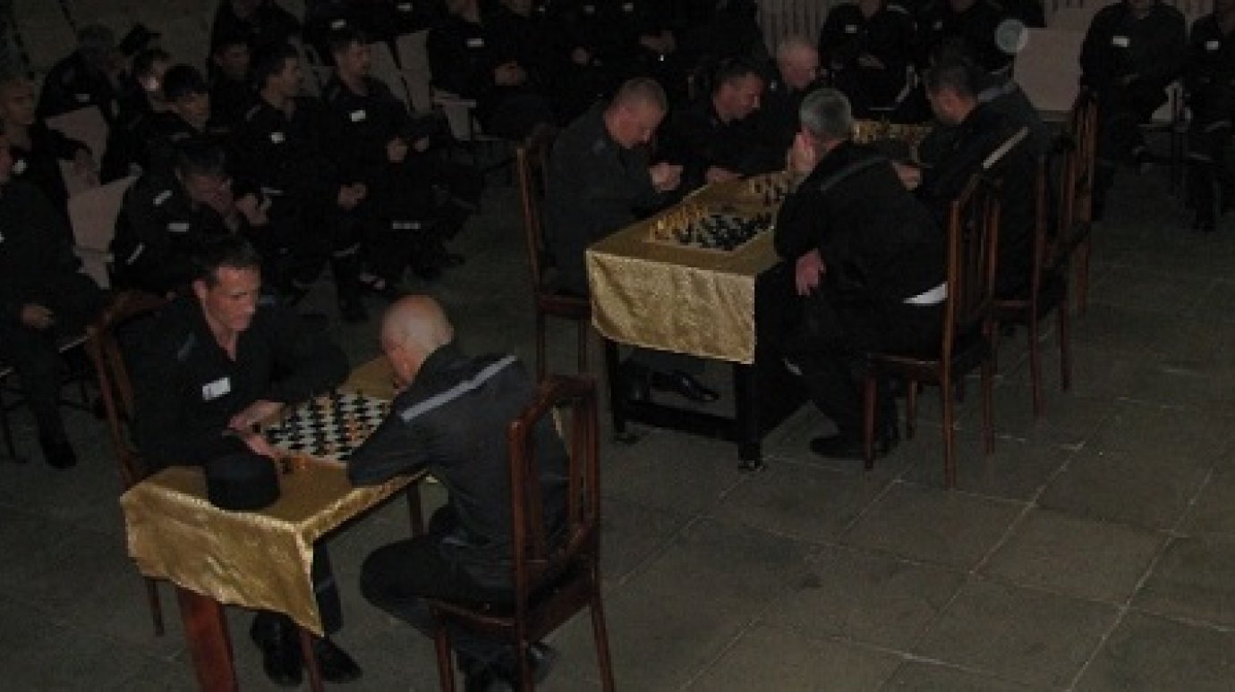 В пензенских колониях заключенные сыграли в шахматы и «Что? Где? Когда?»