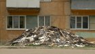 Пензячка почти 1,5 месяца живет с горой строительных отходов под окном