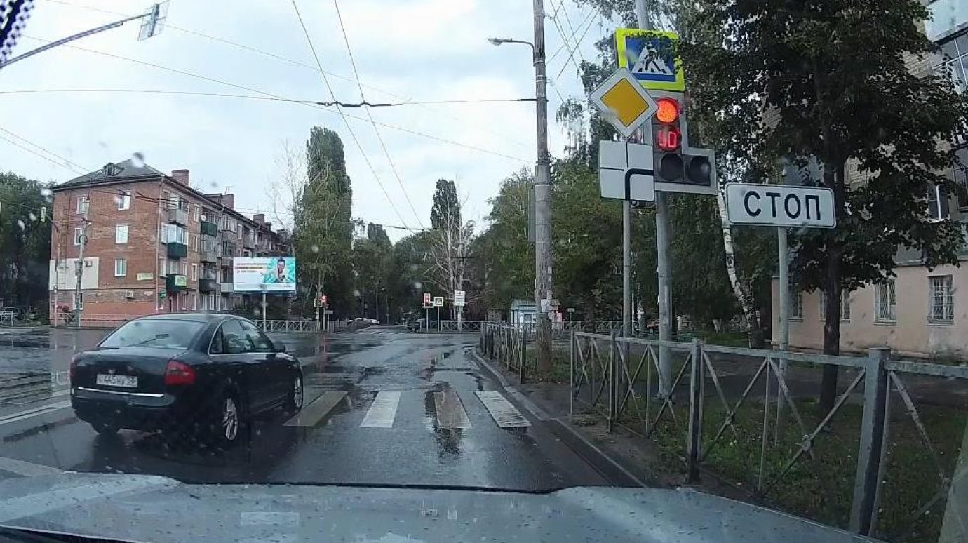 В Заводском районе водитель Audi проехал перекресток на красный