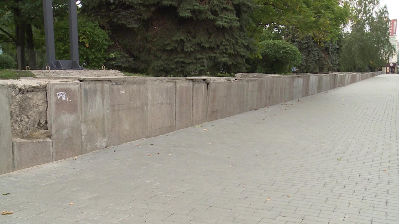 Подпорные стенки на Фонтанной площади могут рухнуть на прохожих