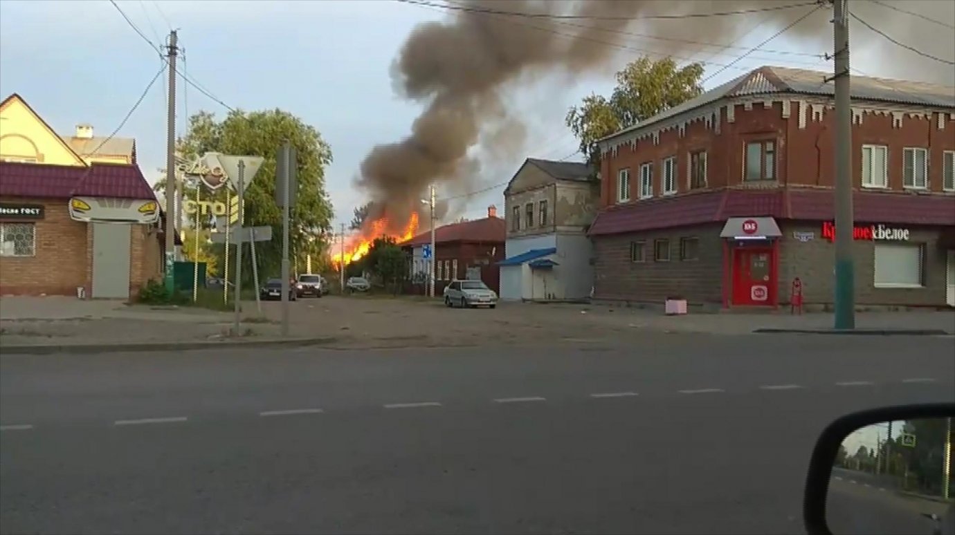 Район 3 видео. Пожар на улице Мусоргского Пенза.