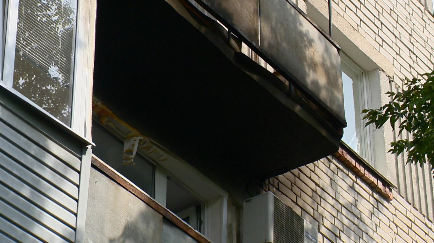 На улице Мира у 90-летнего инвалида загорелся балкон