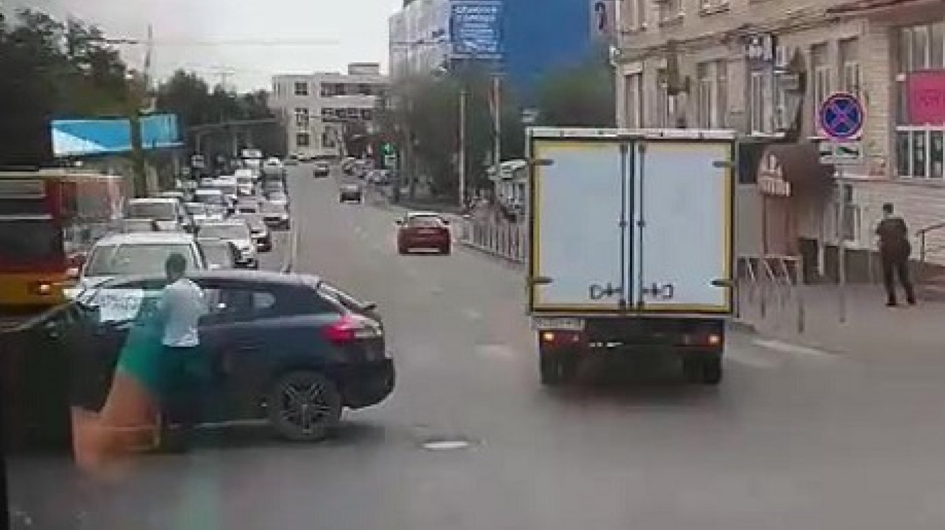 ДТП на перекрестке улиц Свердлова и Гоголя стало причиной автозатора