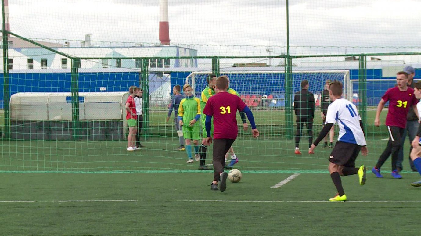 На стадионе «Зенит» юные футболисты разыграли переходящий кубок