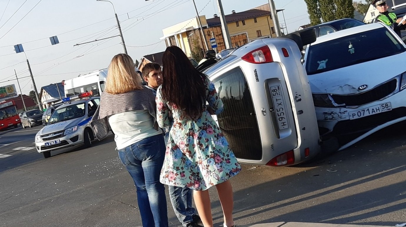 Авария в Терновке: мужчина выбрался из перевернувшейся «Калины»