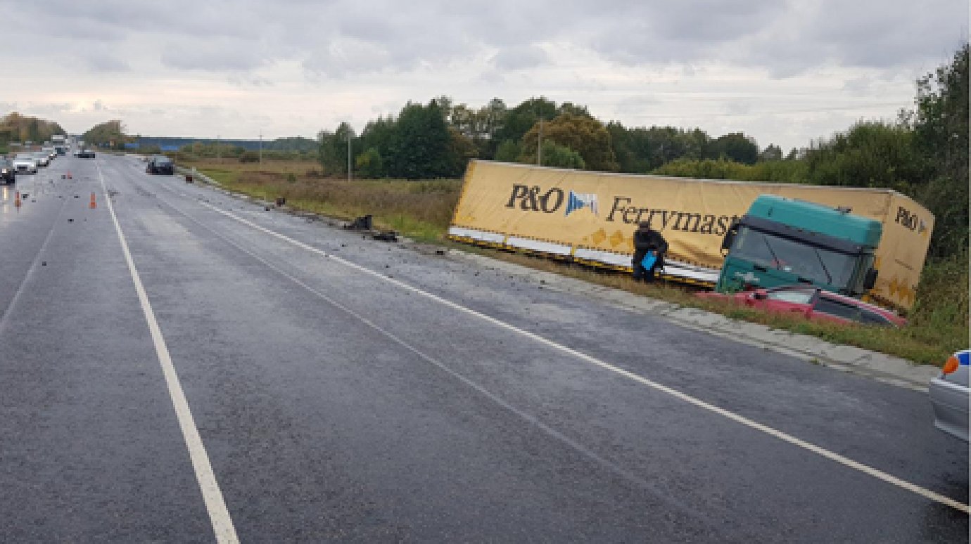 Дальнобойщик из Пензы попал в аварию в Рязанской области