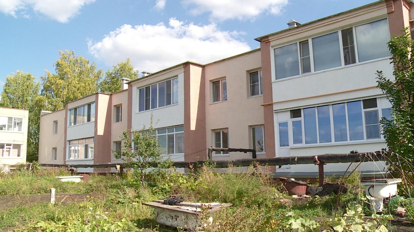 В Колышлее жители двухэтажки возмущены качеством ремонта их дома