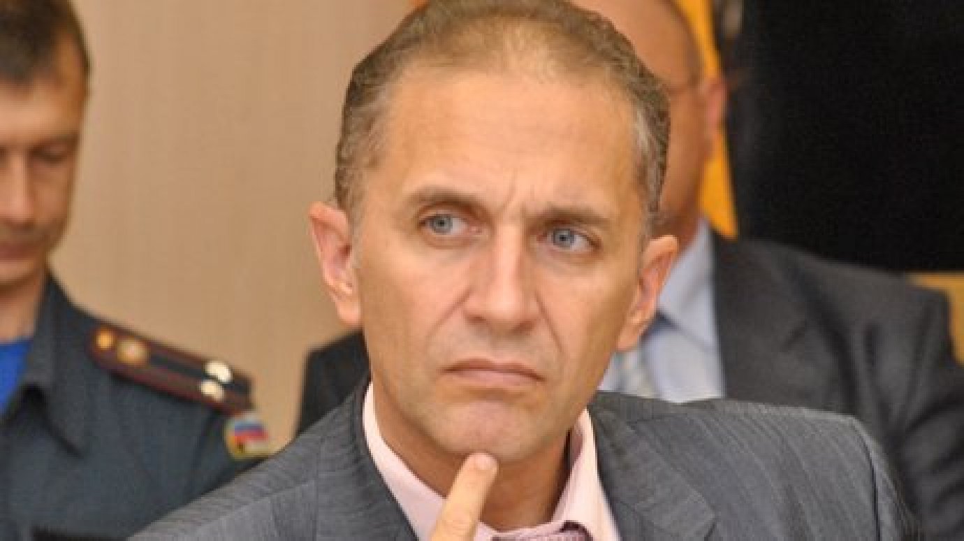 Кузнецкие депутаты прекратили полномочия мэра Сергея Златогорского