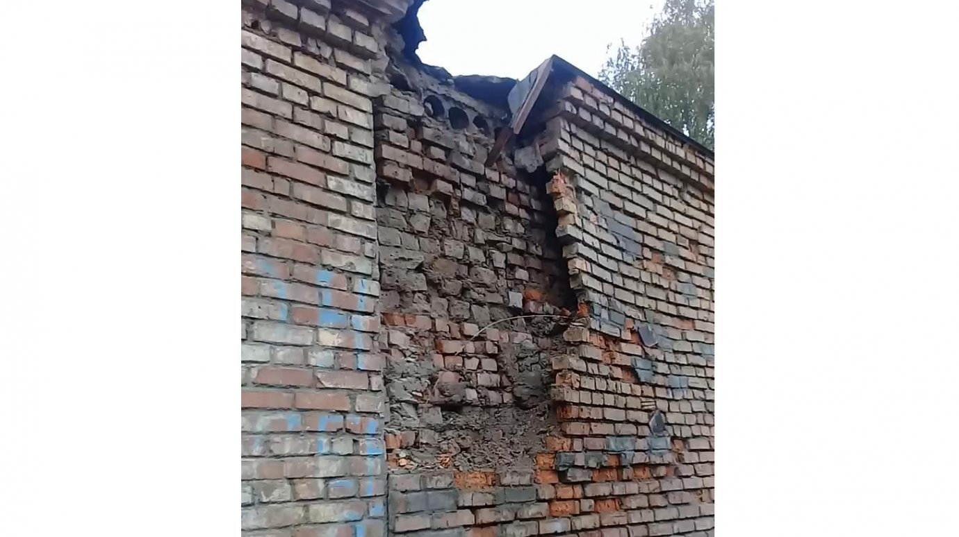 Пензенец снял на видео разрушающееся здание теплопункта