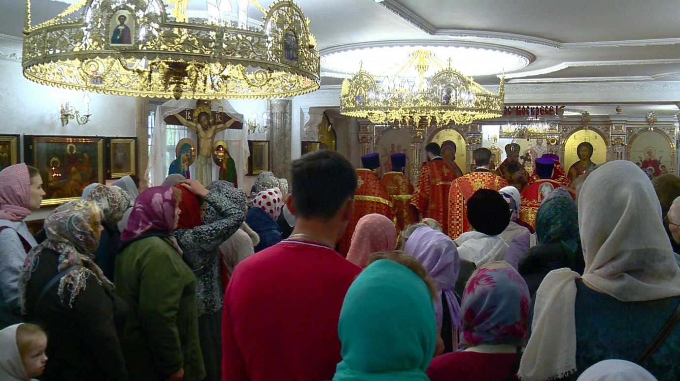 В храме святых мучениц провели Божественную литургию