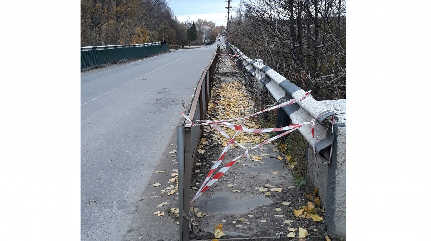 Пешеходную часть моста в Городище обнесли сигнальной лентой после ЧП
