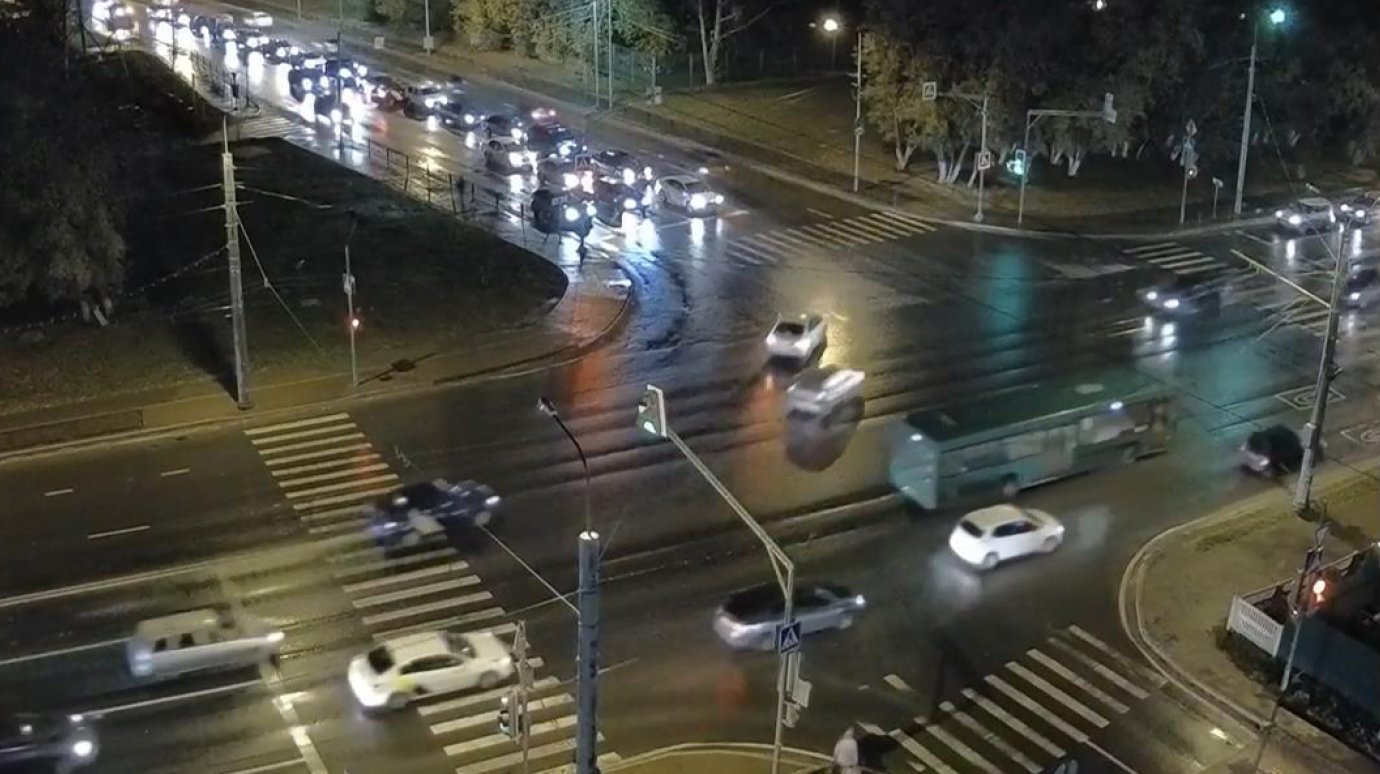 Моменты двух ДТП на перекрестке в Терновке попали на видео