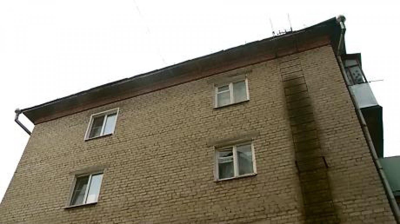 Жильцы дома № 97а на улице Калинина боятся обрушения стены