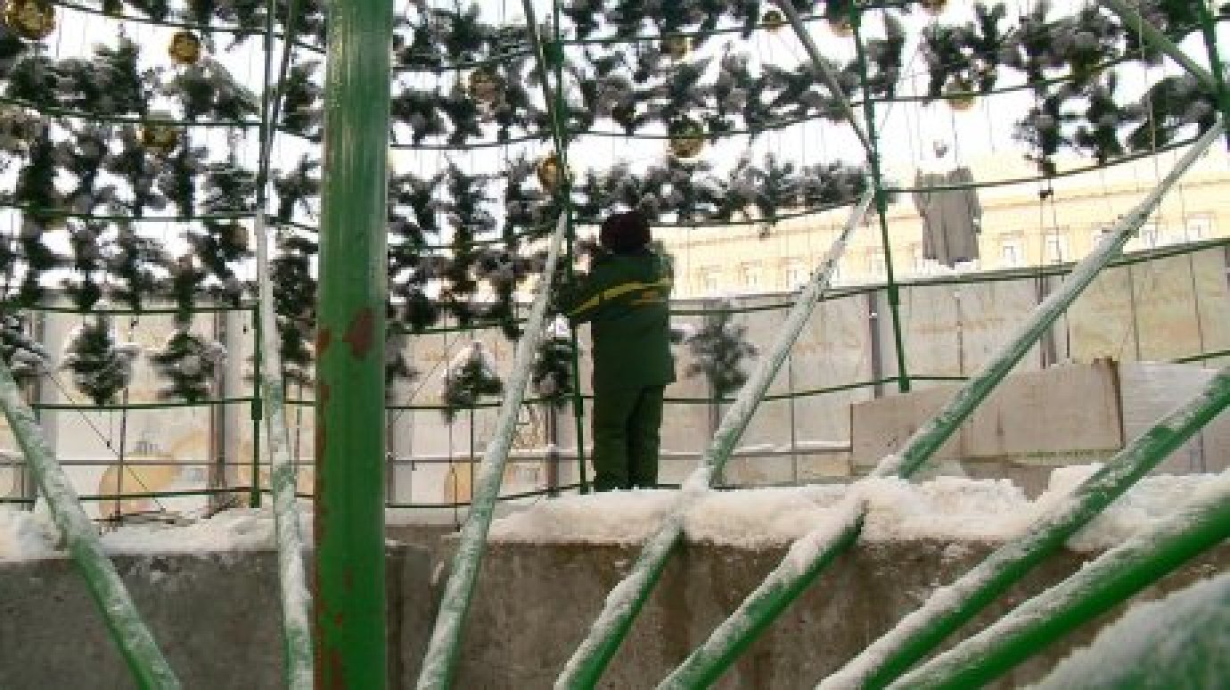 Монтаж новогодней елки на площади Ленина начнут после 4 ноября
