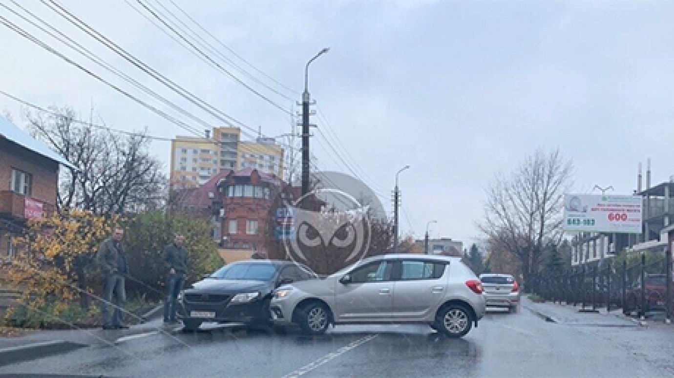 На улице Тамбовской образовалась пробка из-за утренней аварии