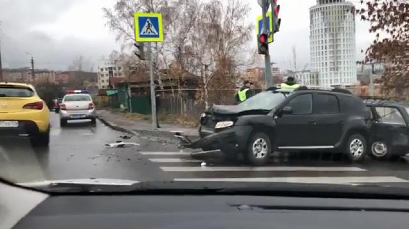 В ДТП на пересечении ул. Красной и Кураева пострадали двое мужчин