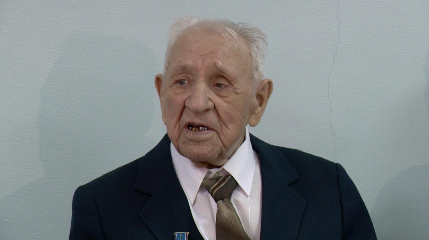 Ветерана прокуратуры поздравили со 100-летием его преемники