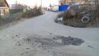На улице Шевченко из-за закатанных в асфальт колодцев разбили дорогу