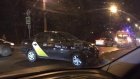На Свердлова легковушку вынесло на тротуар после столкновения с такси