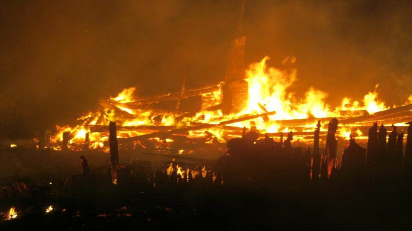 В селе Вышелей Городищенского района загорелся деревянный дом