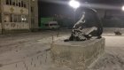 В Кузнецке памятник на ул. Гражданской «охраняют» металлические штыри