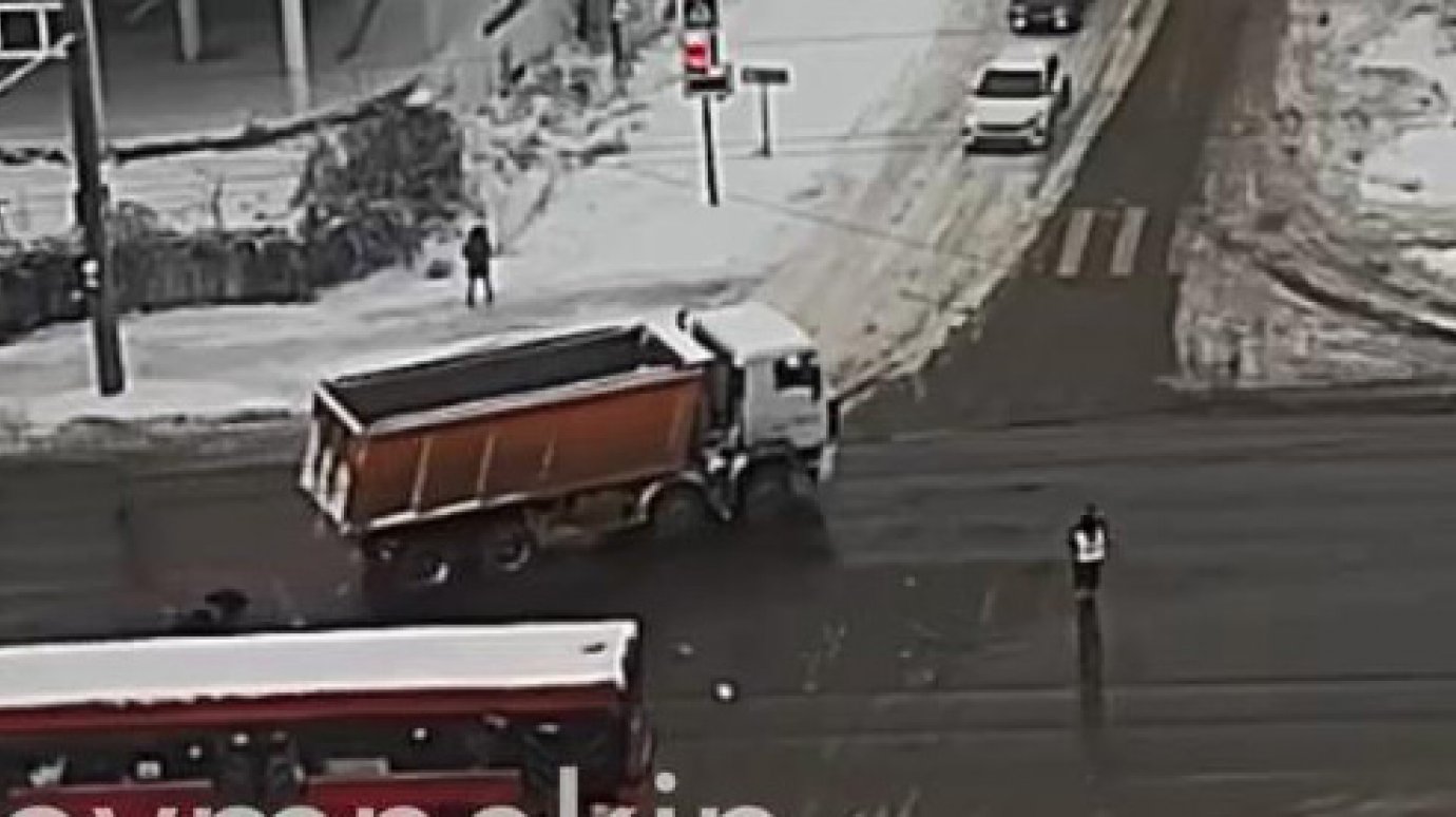 В сети появилось видео смертельного наезда на пешехода в Терновке