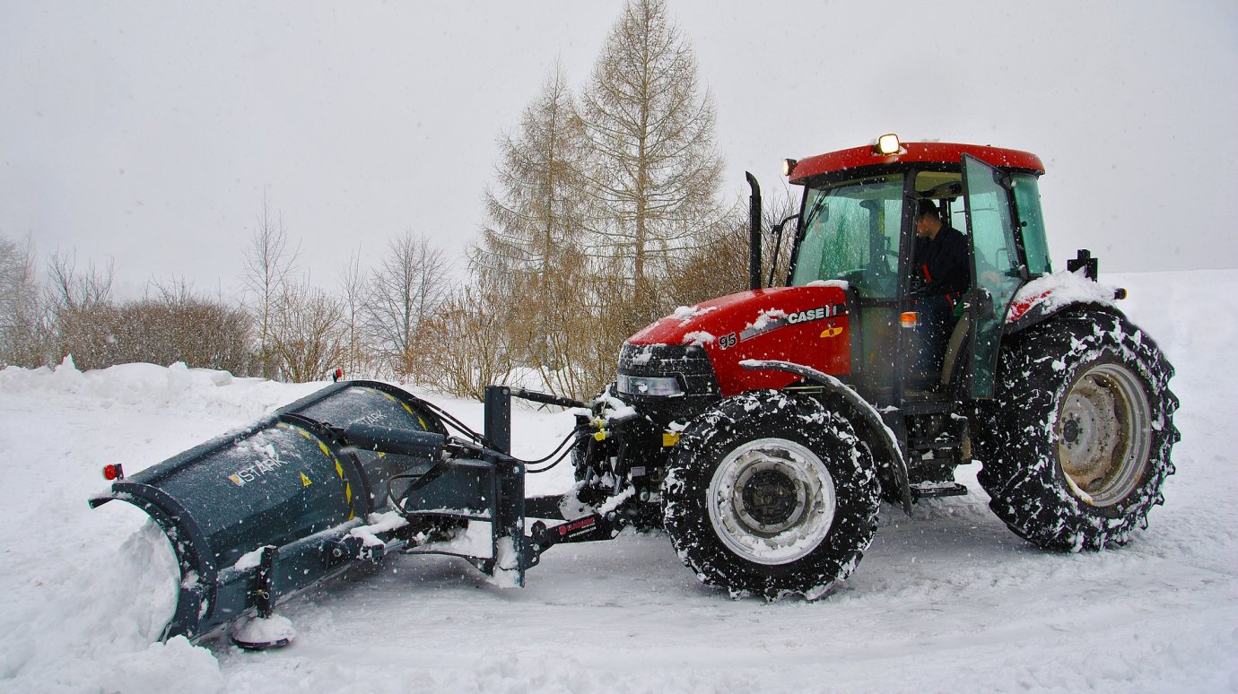 В Пензенской области на очистку трасс от снега вышло около 100 спецмашин