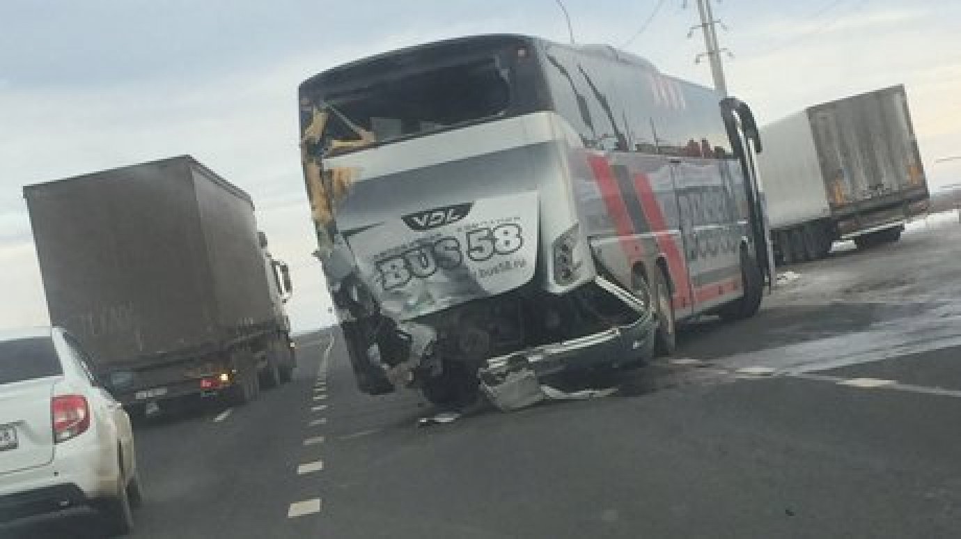 В ГИБДД рассказали об аварии с участием автобуса под Кузнецком