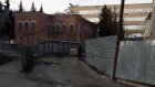 Подъезд к школе № 49 на ул. Кирова оказался заблокирован из-за стройки