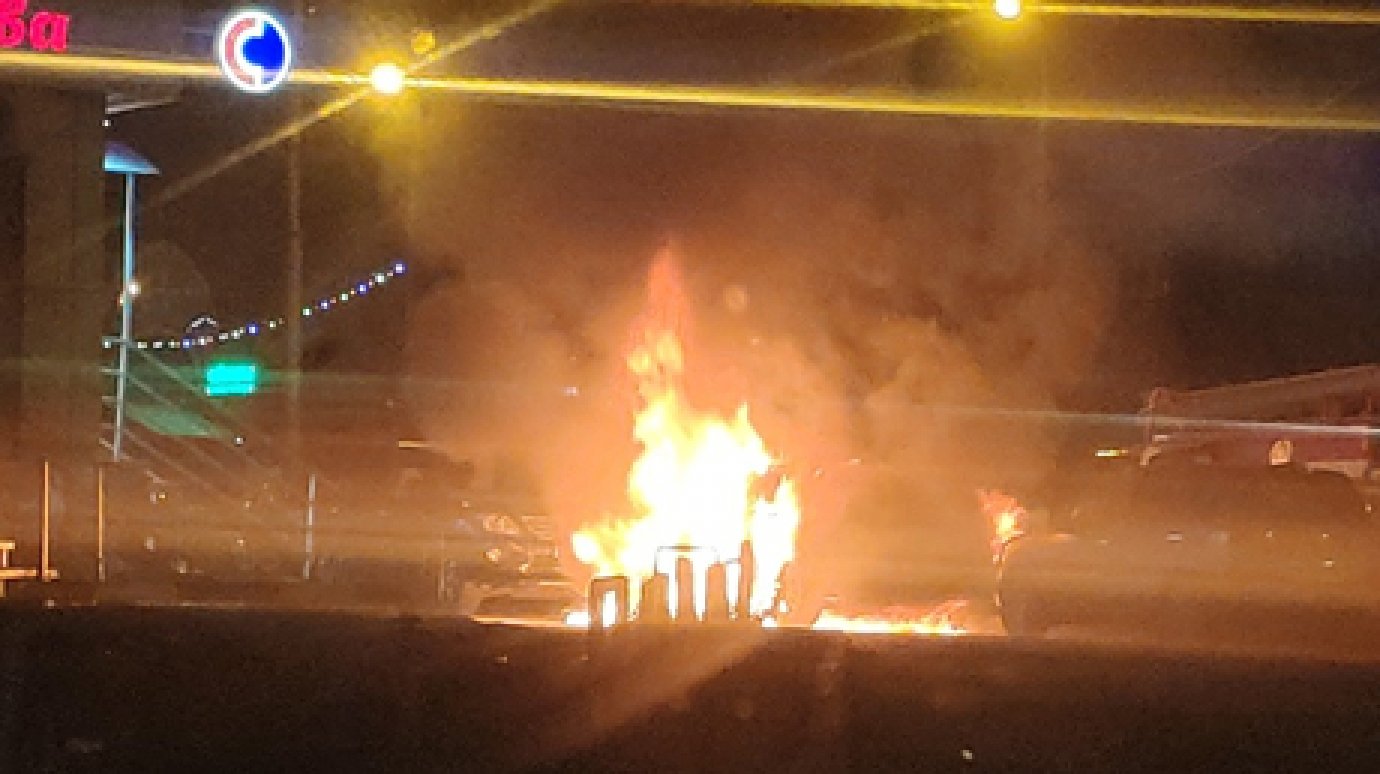 BMW, Lexus и Ford пострадали при пожаре на улице Калинина