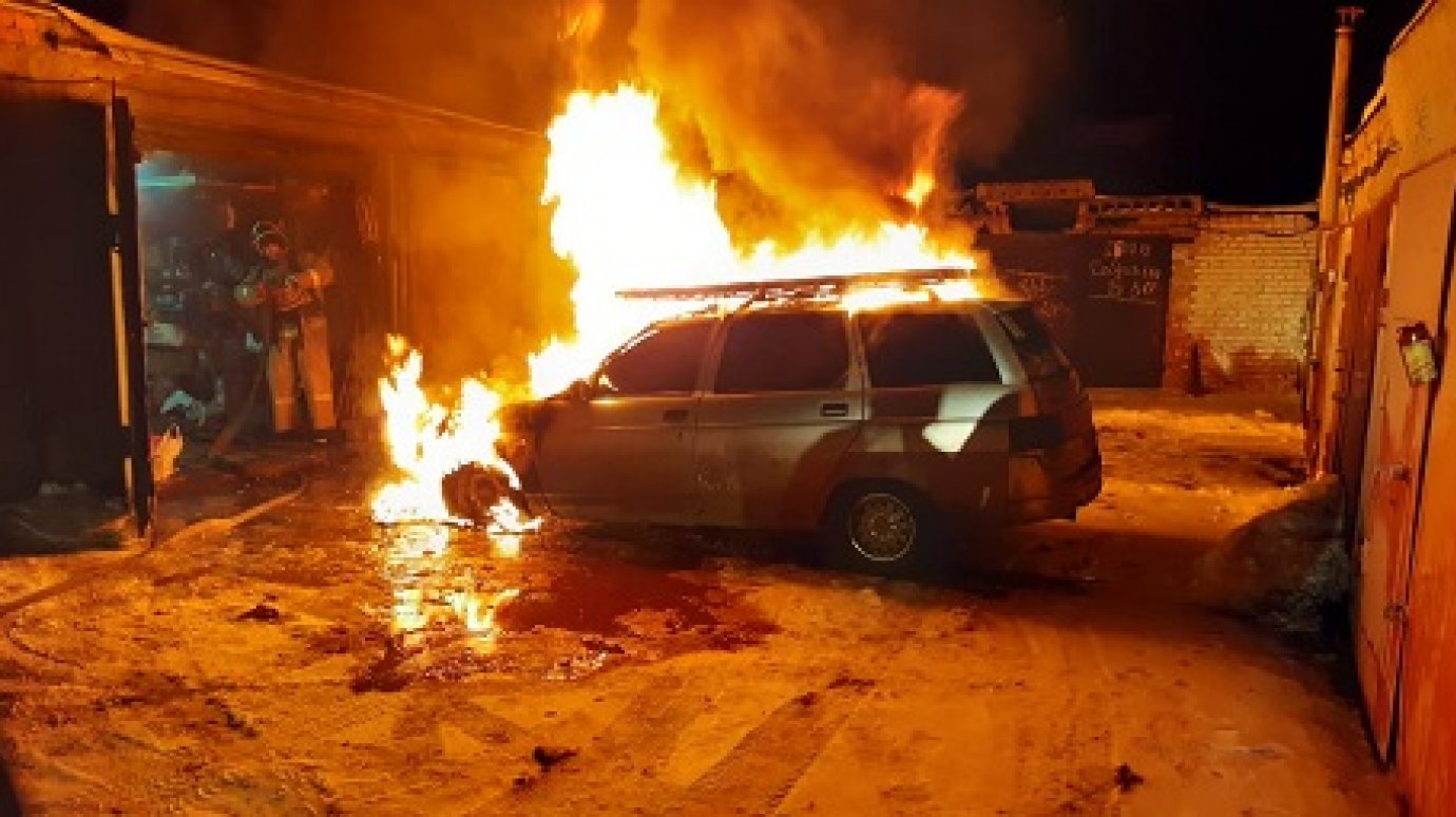 В Кузнецке в сгоревшей машине нашли тело ее владельца