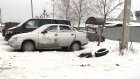 В Терновке провал в земле мешает автомобилистам парковаться
